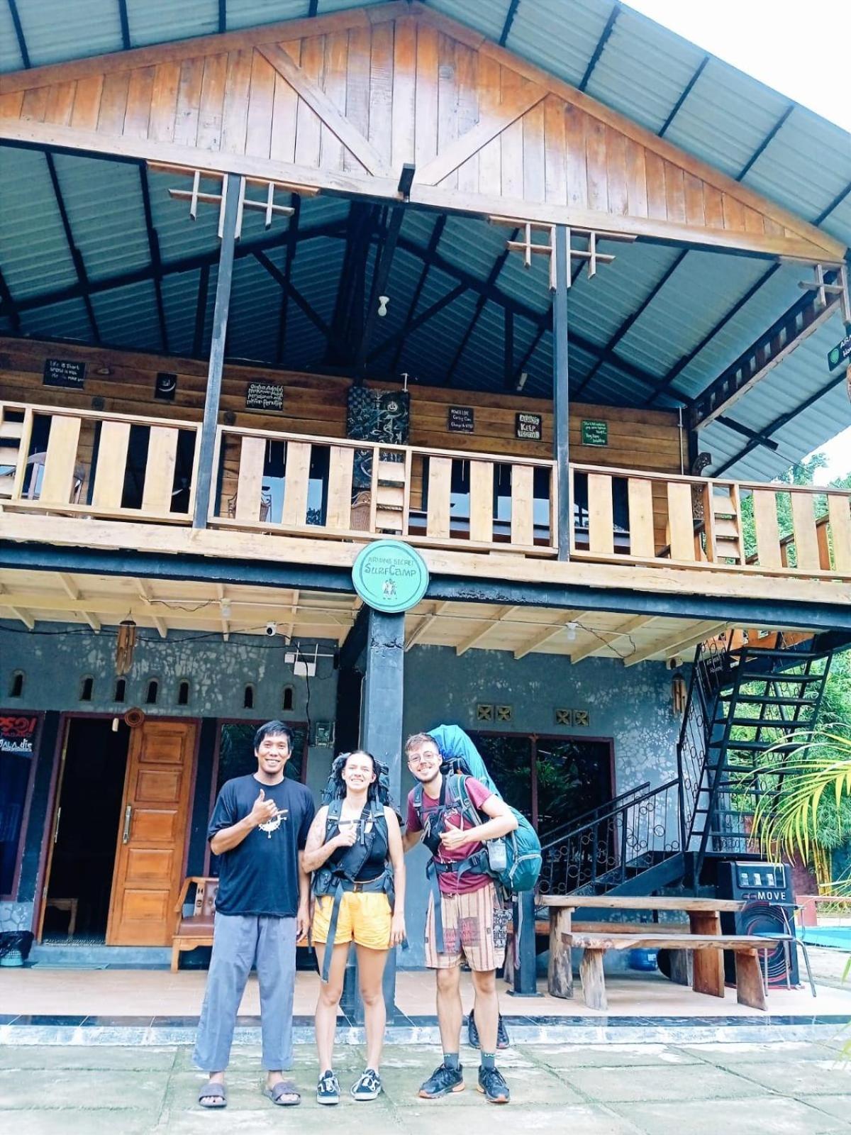 Air Manis Secret Surfcamp Apartment Taluk Batung ภายนอก รูปภาพ